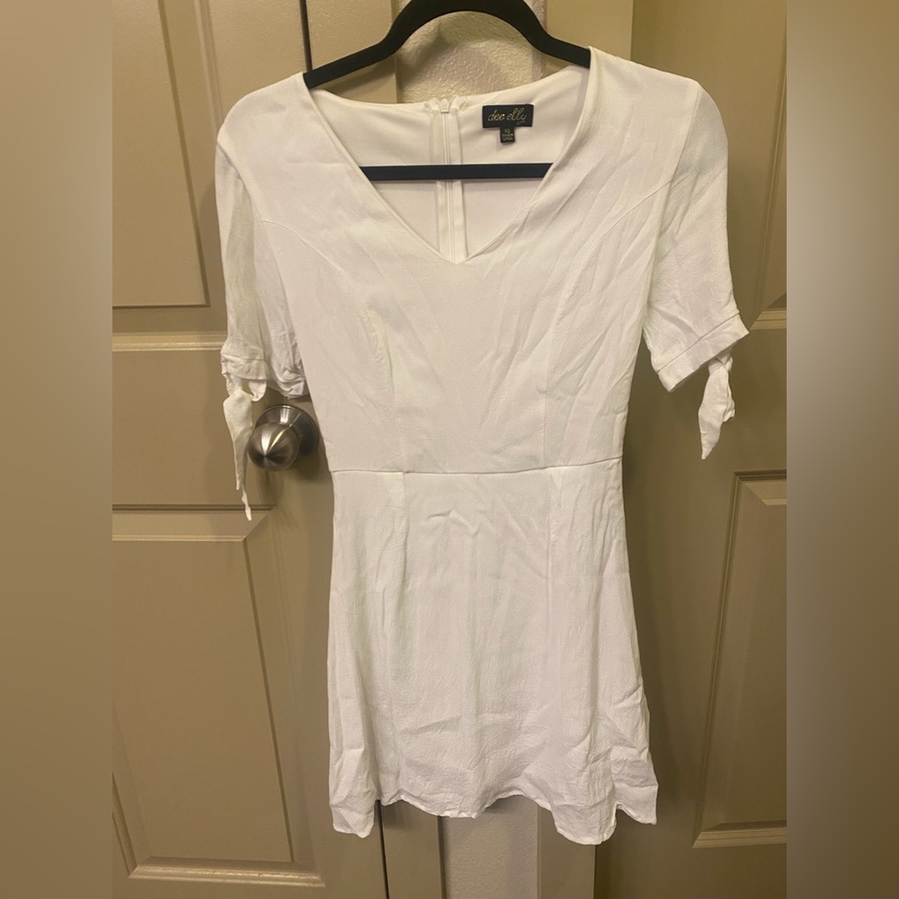 Beautiful white dress. Perfect for spring and summer.